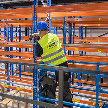 magazijninrichting montage